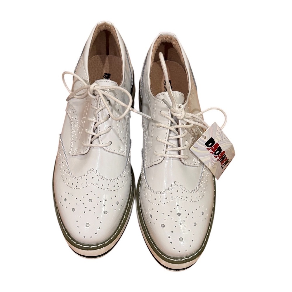 DADAWEN White Wingtip Lace-Up Flats